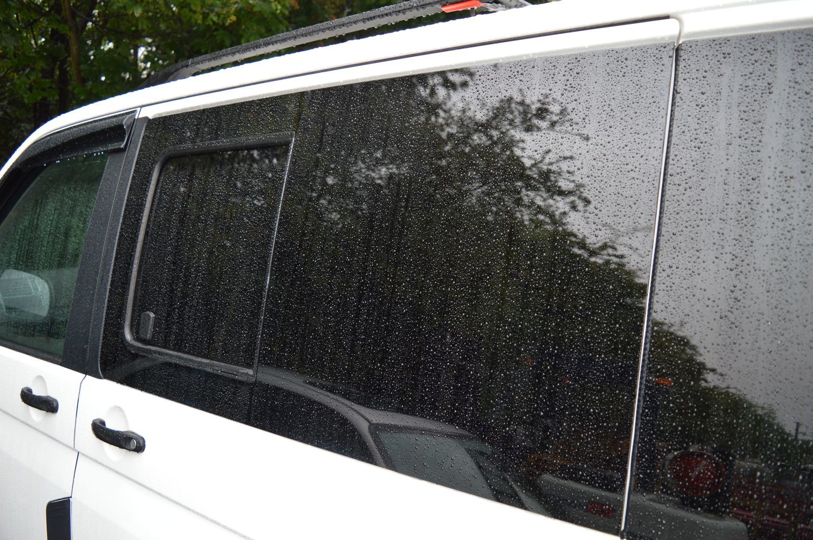 VW T5/T5.1/T6/T6.1 N/S/Front Opening Window In Privacy Tint (Nearside) - Image 4
