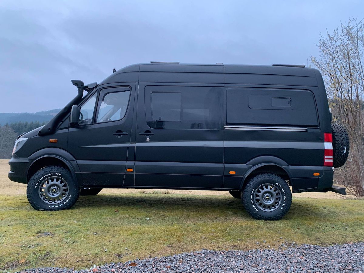 Sprinter 06-25/Crafter 06-17 MWB/LWB/XLWB N/S/F Opening Window in Privacy Tint - Image 2