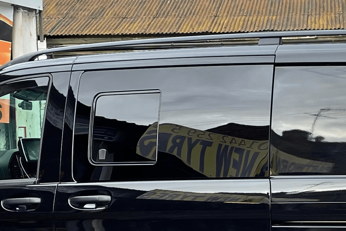 Mercedes Vito 2014> N/S/F Opening Window in Privacy Tint