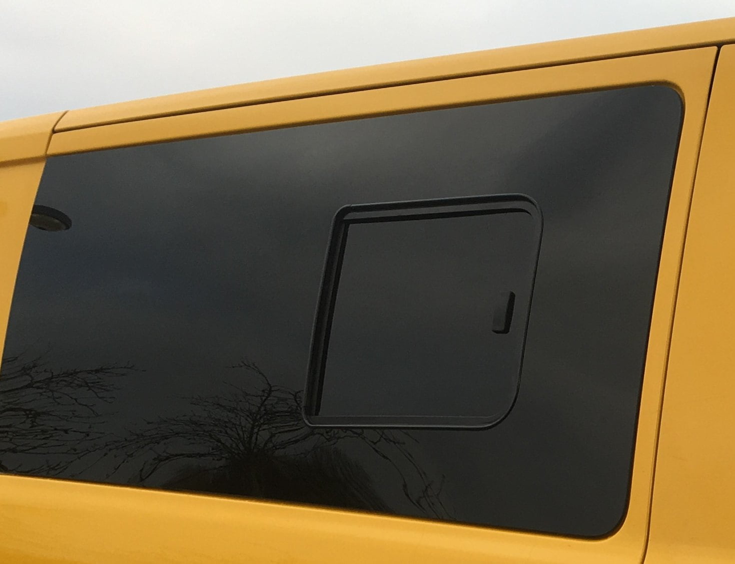 Ford Transit Custom O/S/F Opening Window in Privacy Tint (SWB/LWB) - Image 3