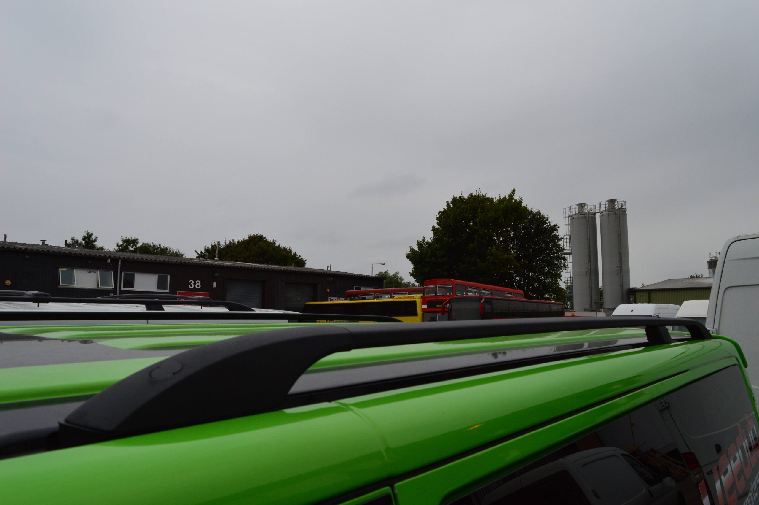 T5/T5.1/T6/T6.1 Black Aluminium Roof rails - SWB - Image 3
