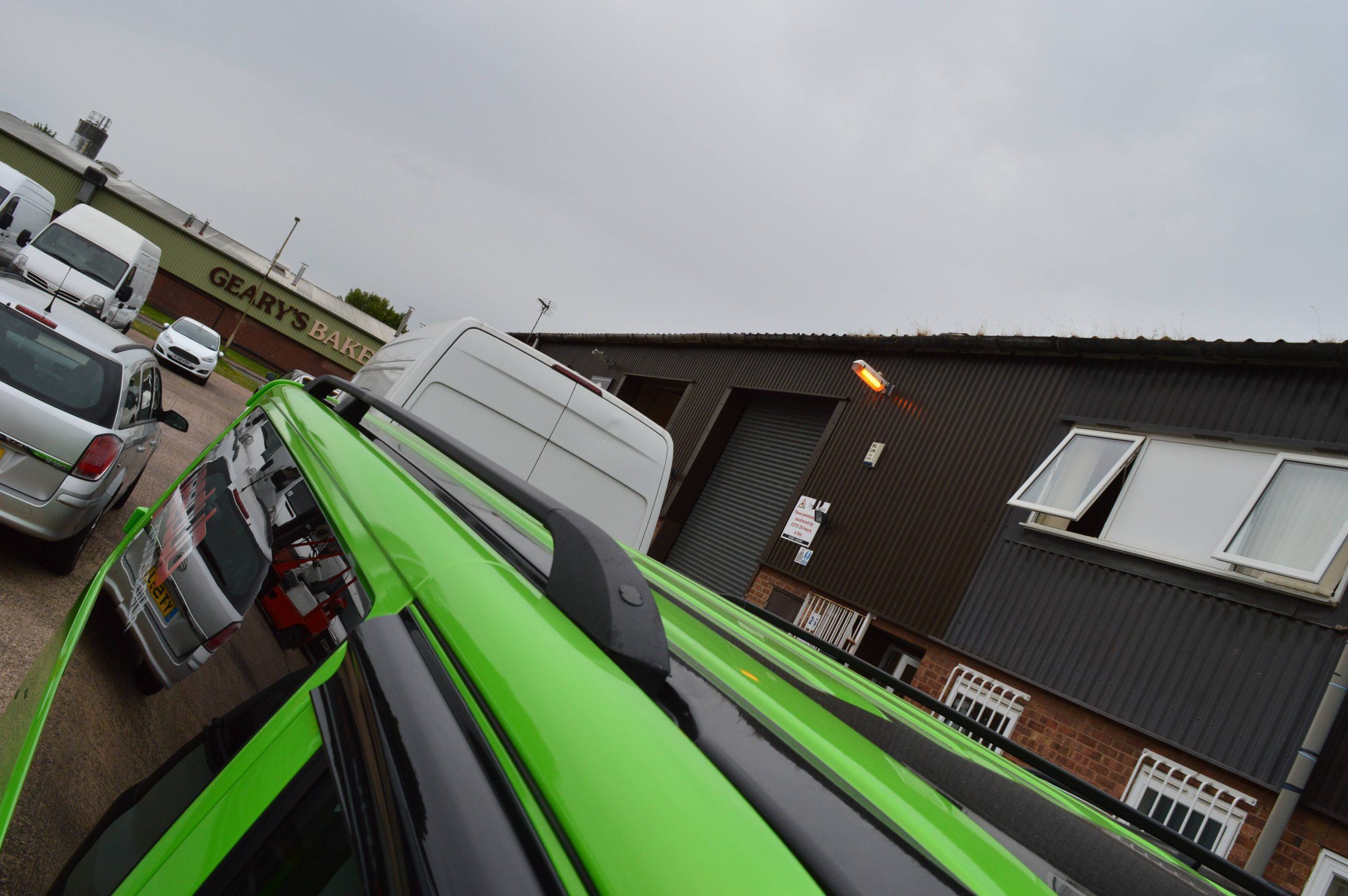 T5/T5.1/T6/T6.1 Black Aluminium Roof rails - SWB - Image 4