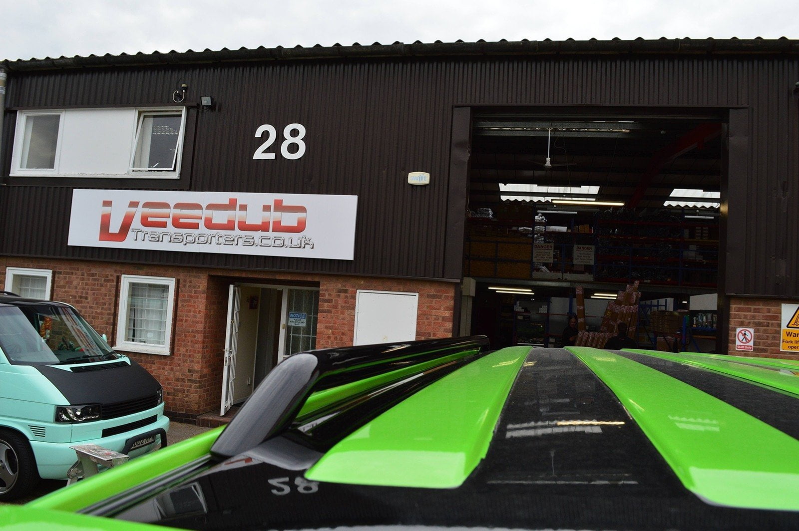 T5 42mm Gloss Black Steel Roof Bars - LWB