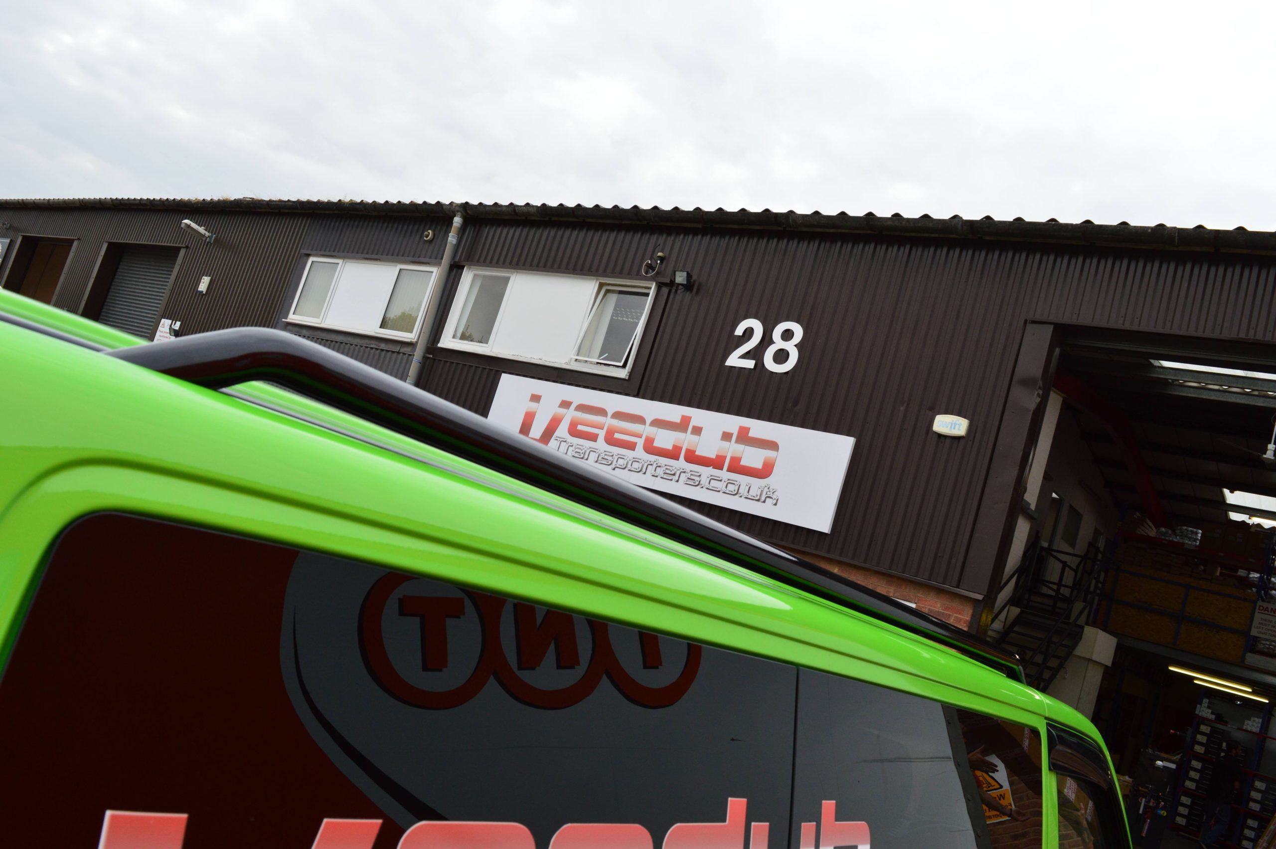 T5/T5.1/T6/T6.1 42mm Gloss Black Steel Roof Bars - SWB - Image 5