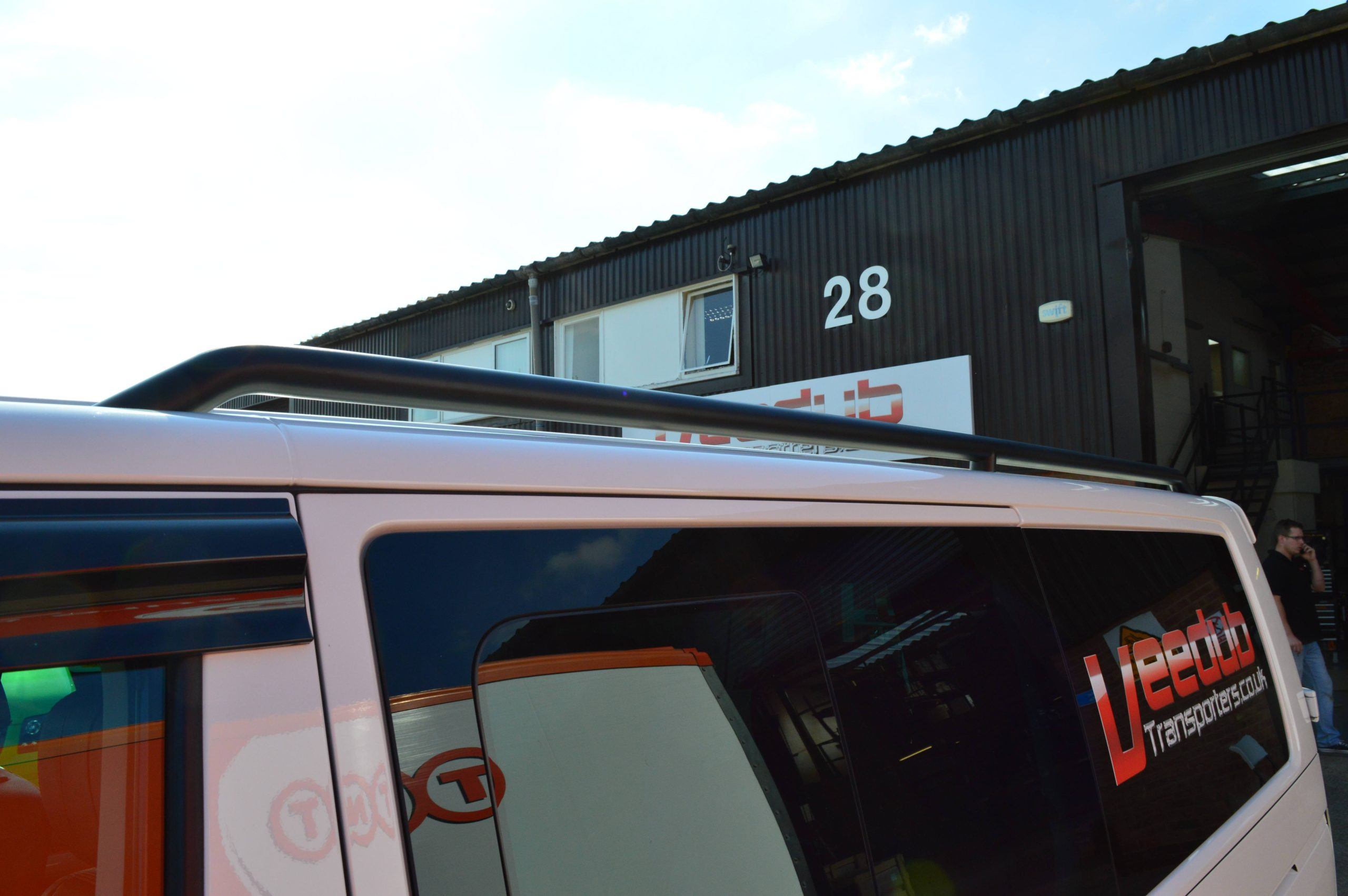 T5/T5.1/T6/T6.1 42mm Matt Black Steel Roof Bars - LWB - Image 2