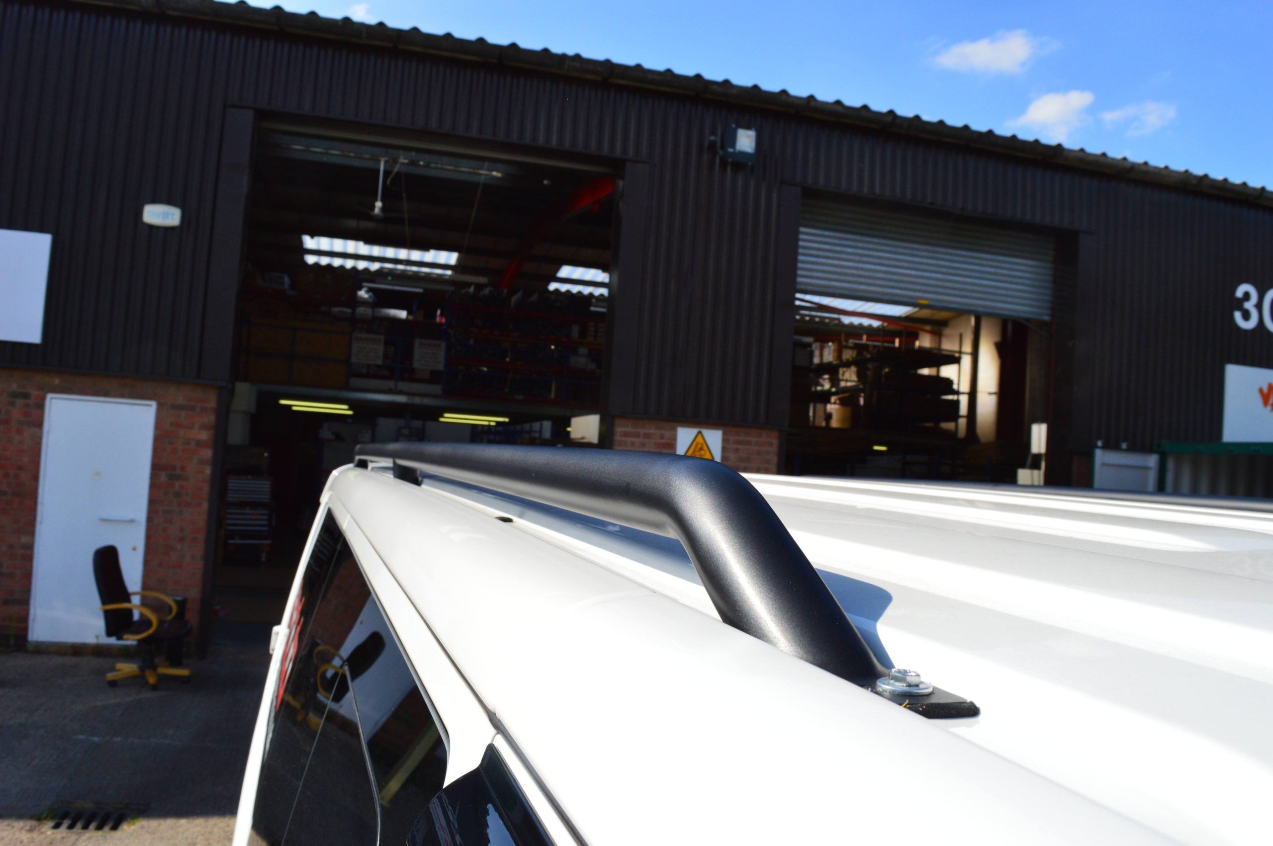 T5/T5.1/T6/T6.1 42mm Matt Black Steel Roof Bars - LWB - Image 4