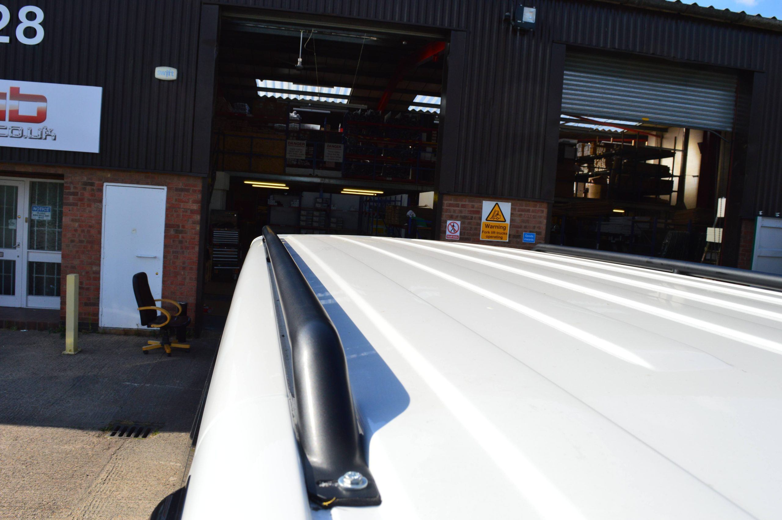 T5/T5.1/T6/T6.1 42mm Matt Black Steel Roof Bars - LWB - Image 5