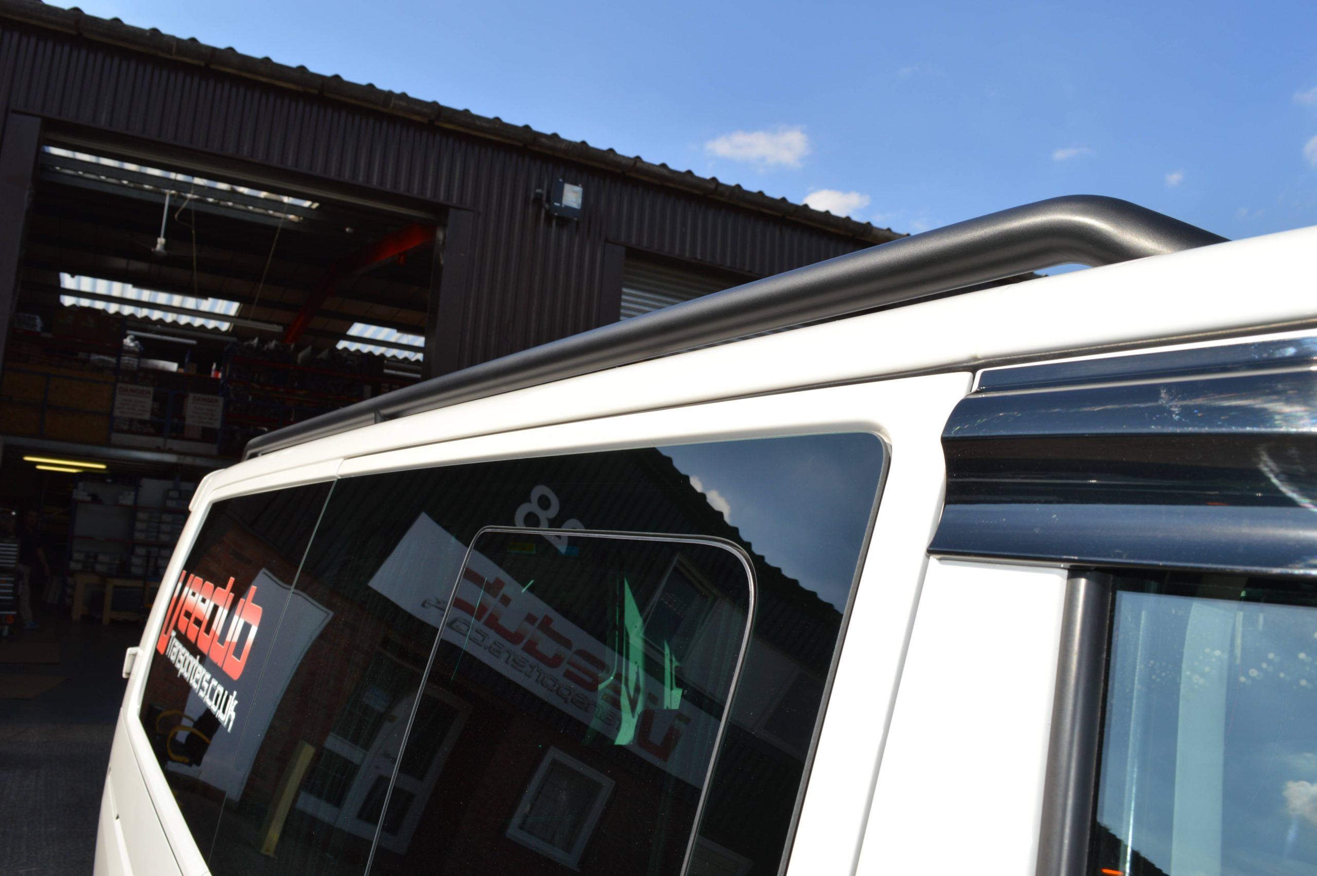 T5/T5.1/T6/T6.1 42mm Matt Black Steel Roof Bars - LWB - Image 6