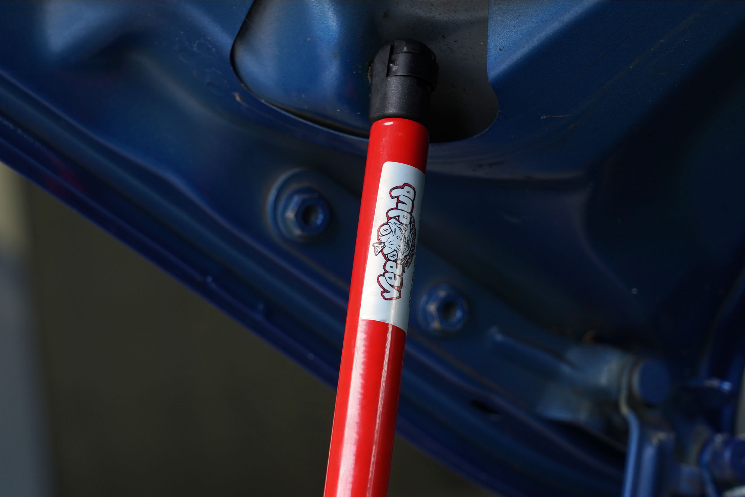 VW T6/T6.1 Red Gas Bonnet Strut - Image 2
