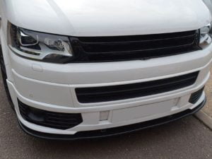 T5.1 Facelift 2010> Badgeless Front Grille Gloss Black - Image 3