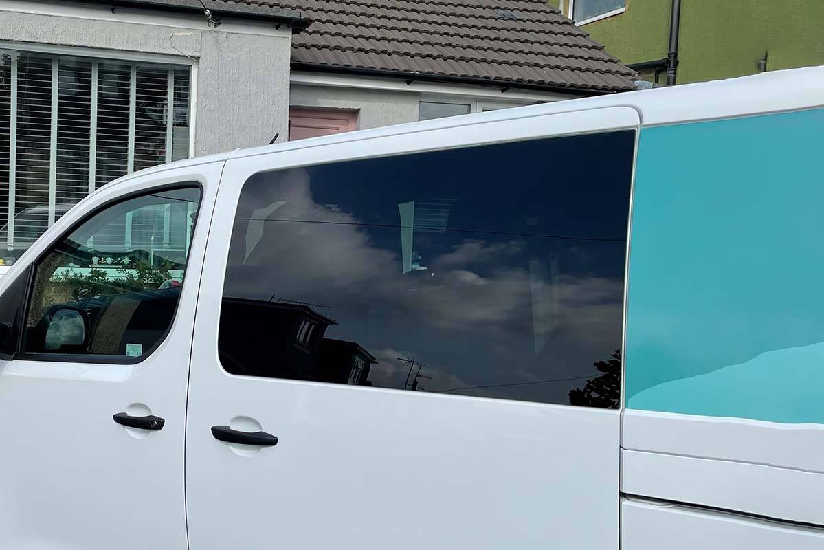 Dispatch/Expert/Proace 2016> (MWB/LWB) N/S Front Fixed Window In Privacy Tint