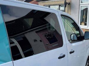 Dispatch/Expert/Proace 2016> (MWB/LWB) O/S Front Fixed Window In Privacy Tint