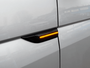 T6 Dynamic Gloss Black W/ Black Lens LED Side Repeaters x 2 - Image 9
