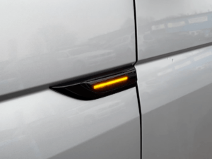 T6 Dynamic Gloss Black W/ Black Lens LED Side Repeaters x 2 - Image 8