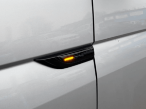 T6 Dynamic Gloss Black W/ Black Lens LED Side Repeaters x 2 - Image 7