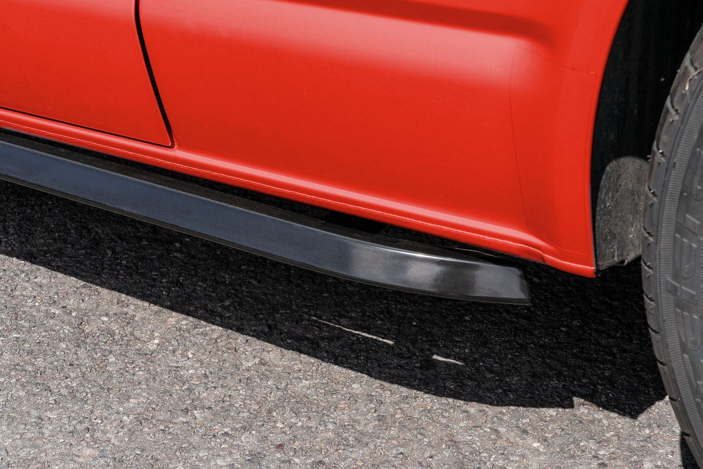 T5/T5.1 Gloss Black Trapezoid Sidebars LWB - Image 2