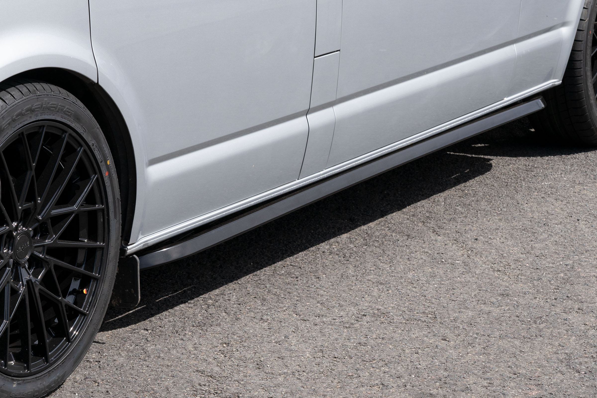 T5/T5.1 Gloss Black Trapezoid Sidebars LWB - Image 5