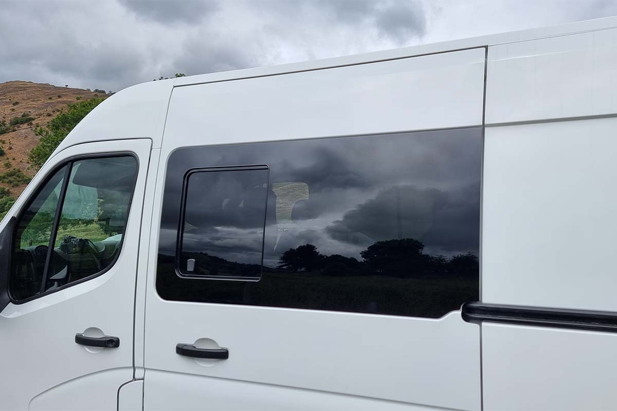 Nissan NV400 2011 - 2024 N/S/F (MWB/LWB/XLWB) Opening Window In Privacy Tint