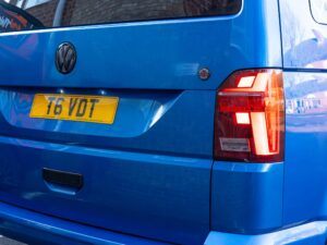 VW T6.1 Red & Clear LED Rear Lights With Dynamic Indicator – Tailgate - Image 4