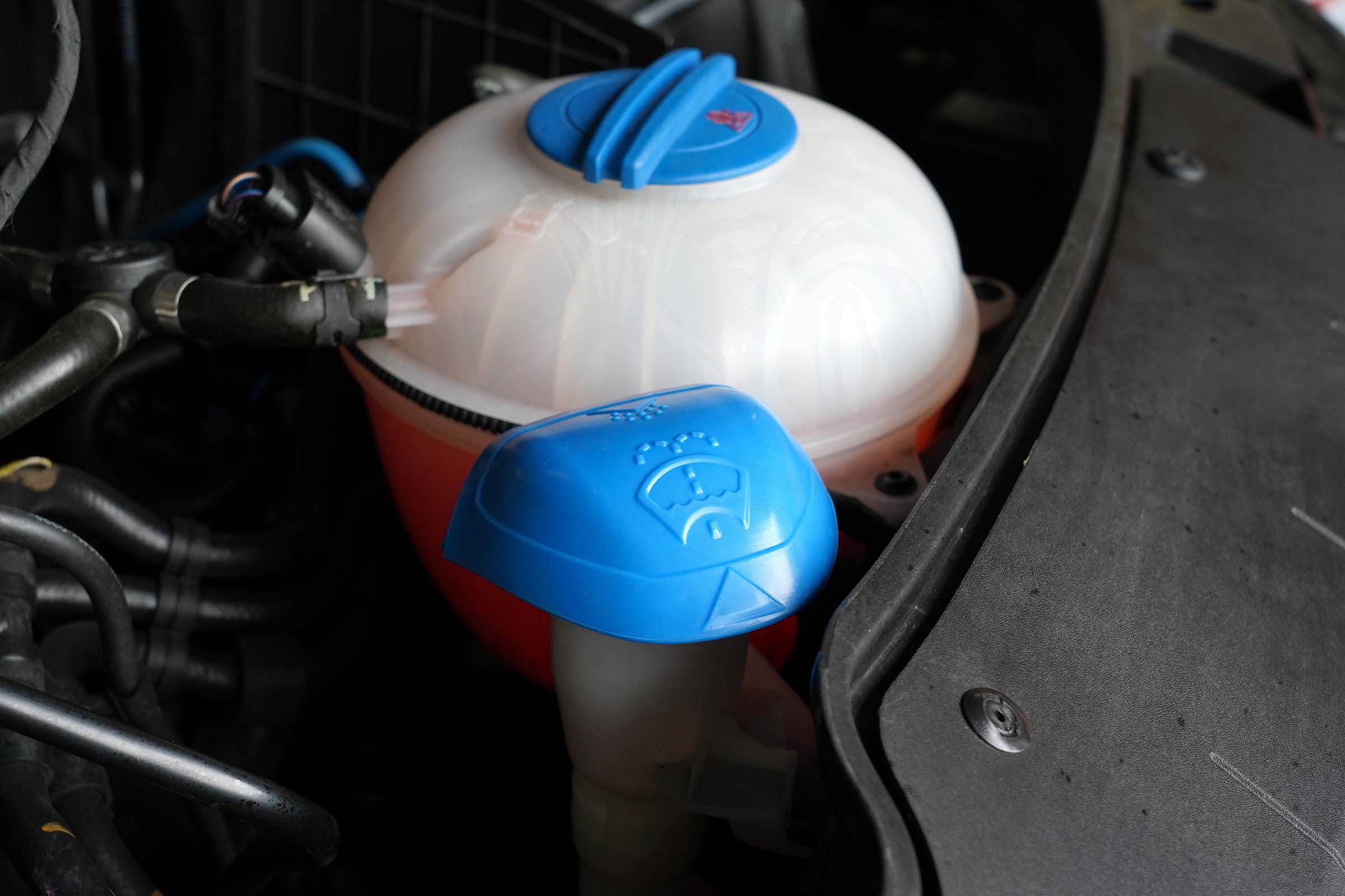 VW Transporter Washer Fluid Filler Cap - Image 4