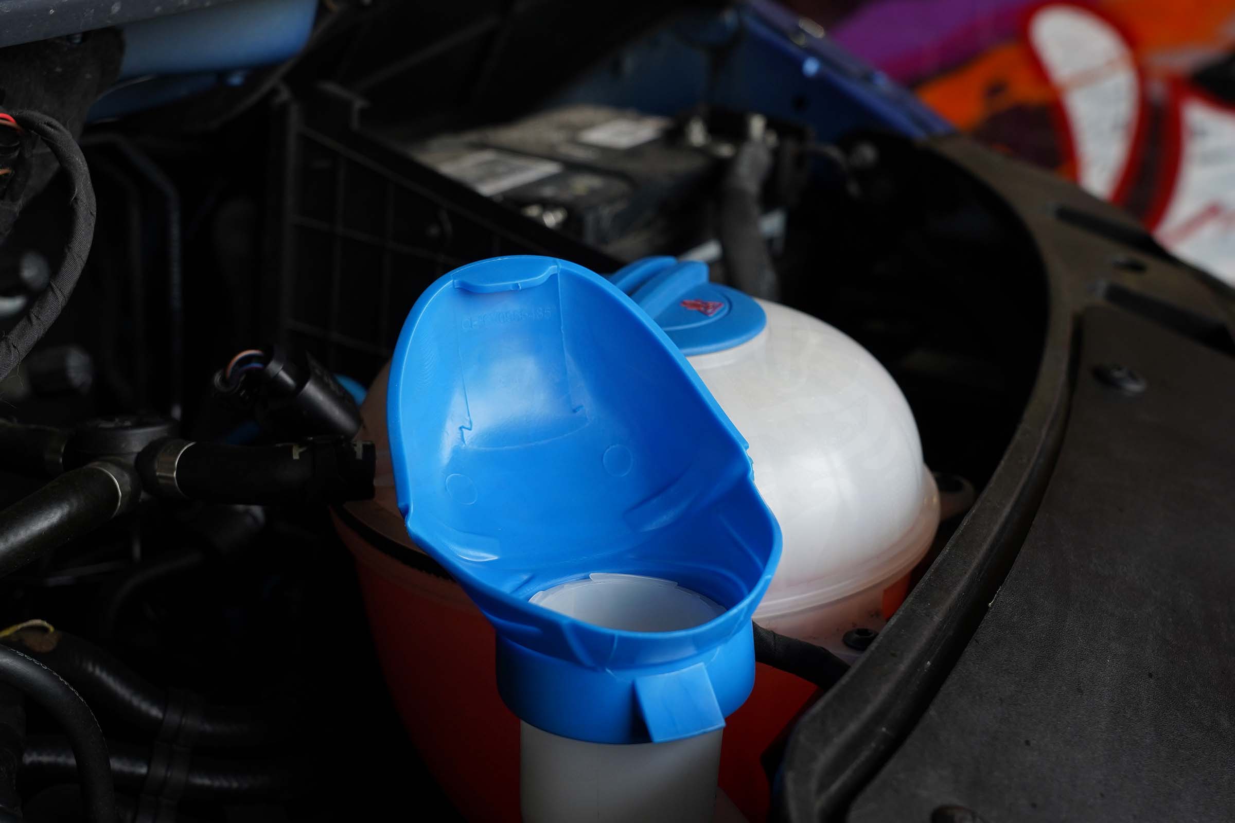 VW Transporter Washer Fluid Filler Cap - Image 5