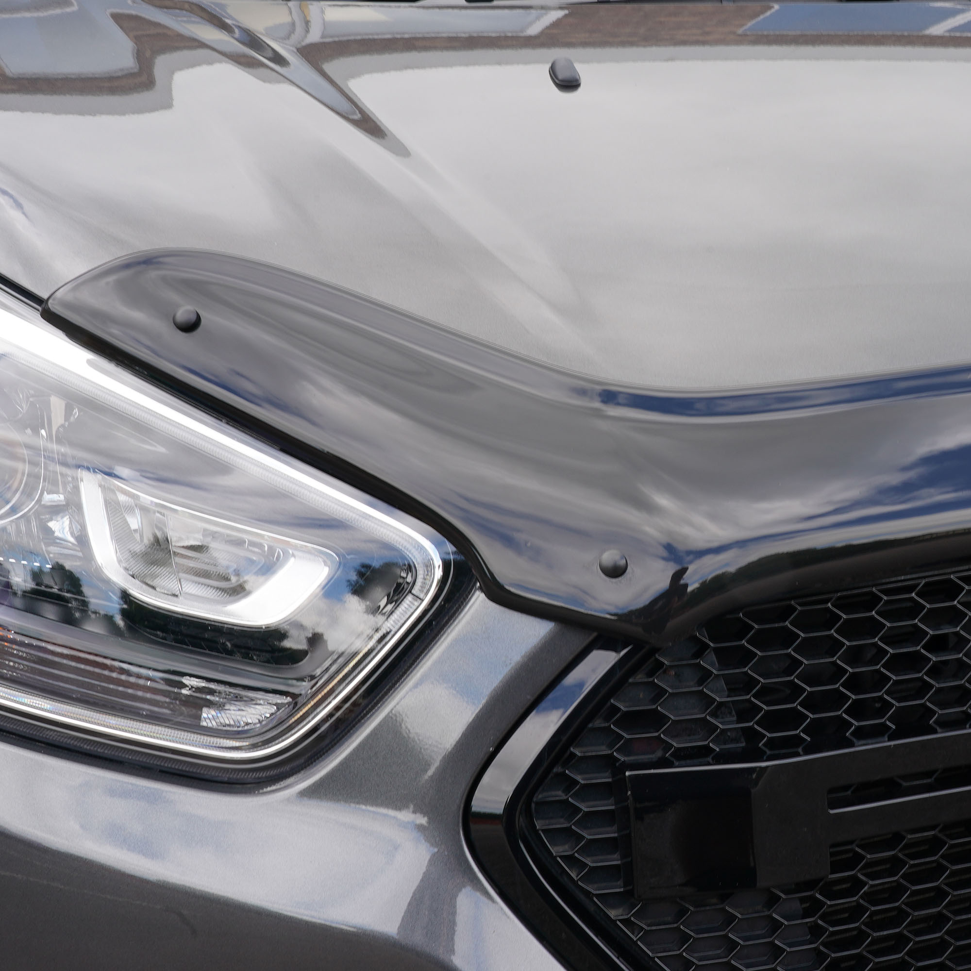 Ford Transit Custom 2018-2022 (MK1 Facelift) Deflec Bonnet Deflector - Gloss Black - Image 3