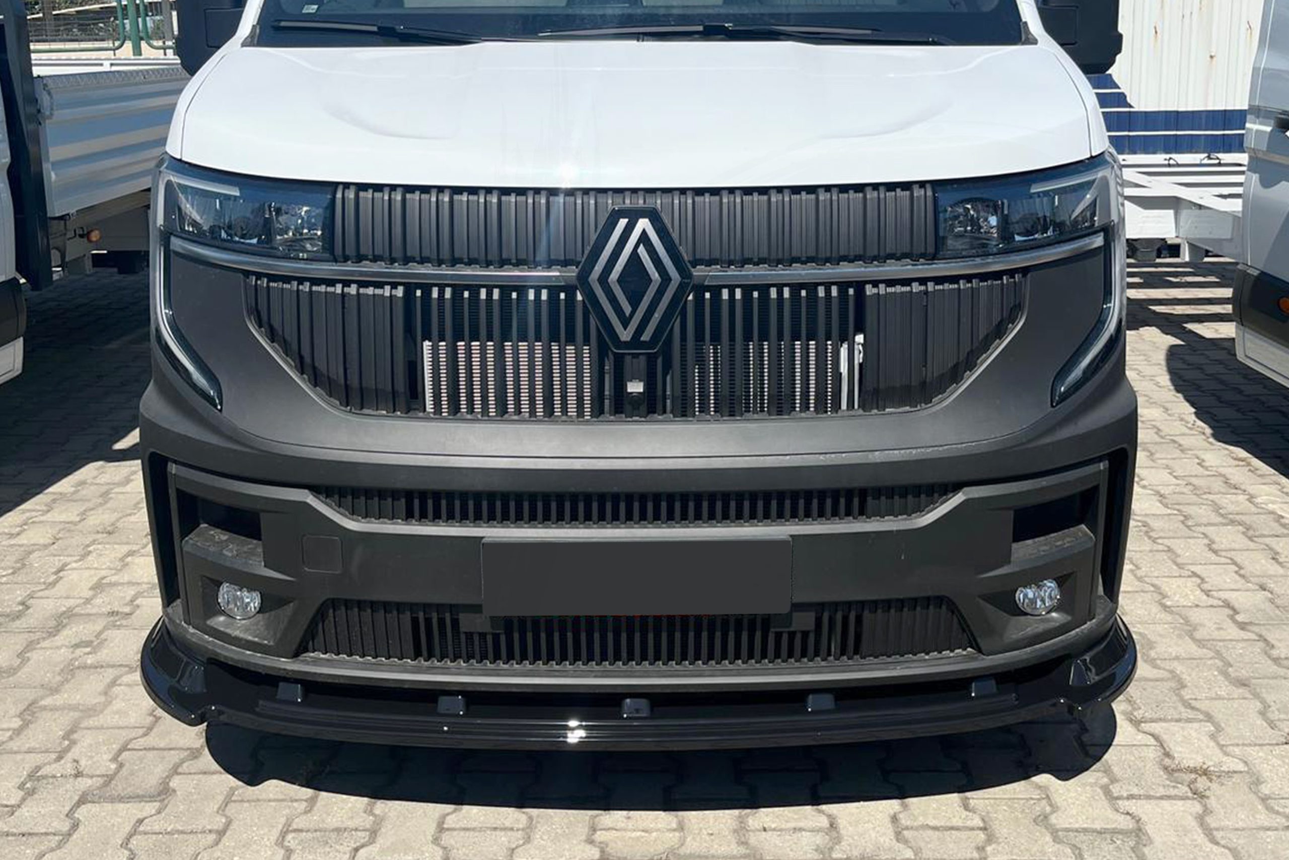 Renault Master / Nissan Interstar 25> Front Splitter – Under Original Bumper