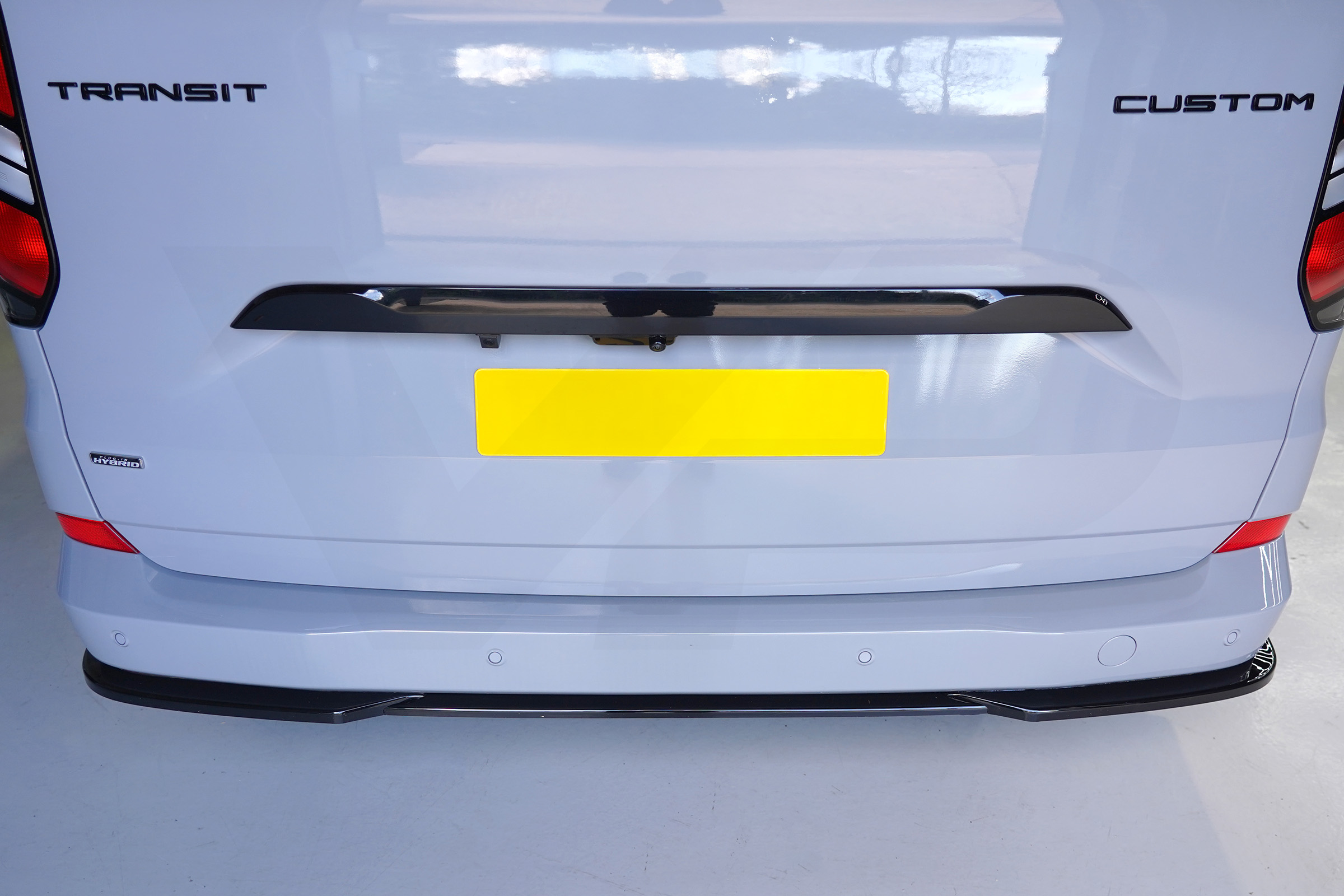 Transit Custom MK2 2024> / VW T7 25> Rear Splitter (Gloss Black)