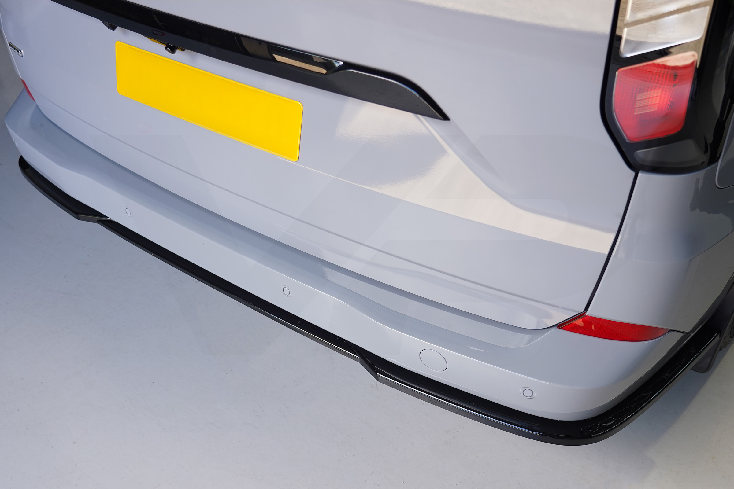 Transit Custom MK2 2024> / VW T7 25> Rear Splitter (Gloss Black) - Image 3