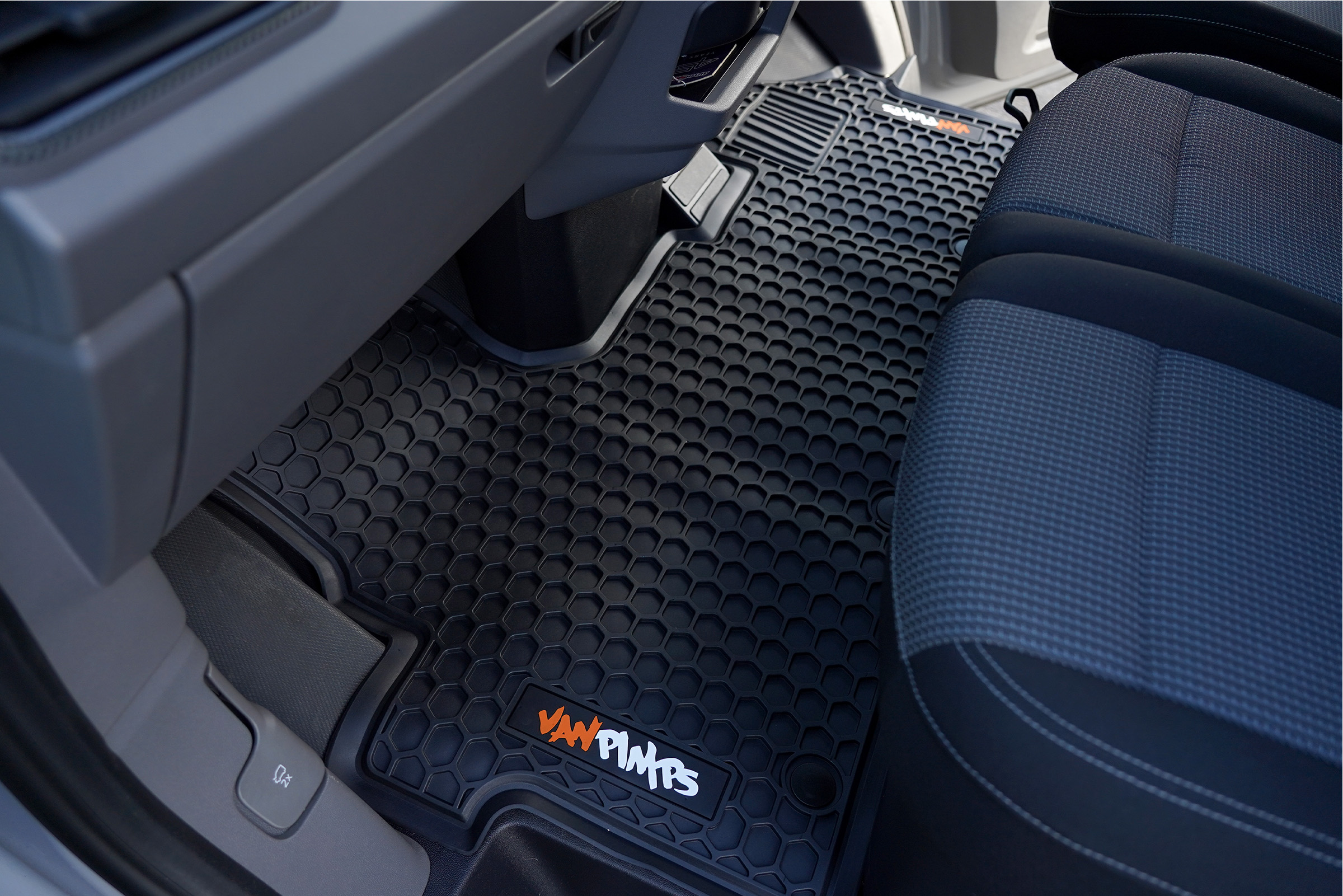 Transit Custom 24> VanPimps Heavy Duty Rubber Floor Mat (2+1) (Automatic) - Image 3