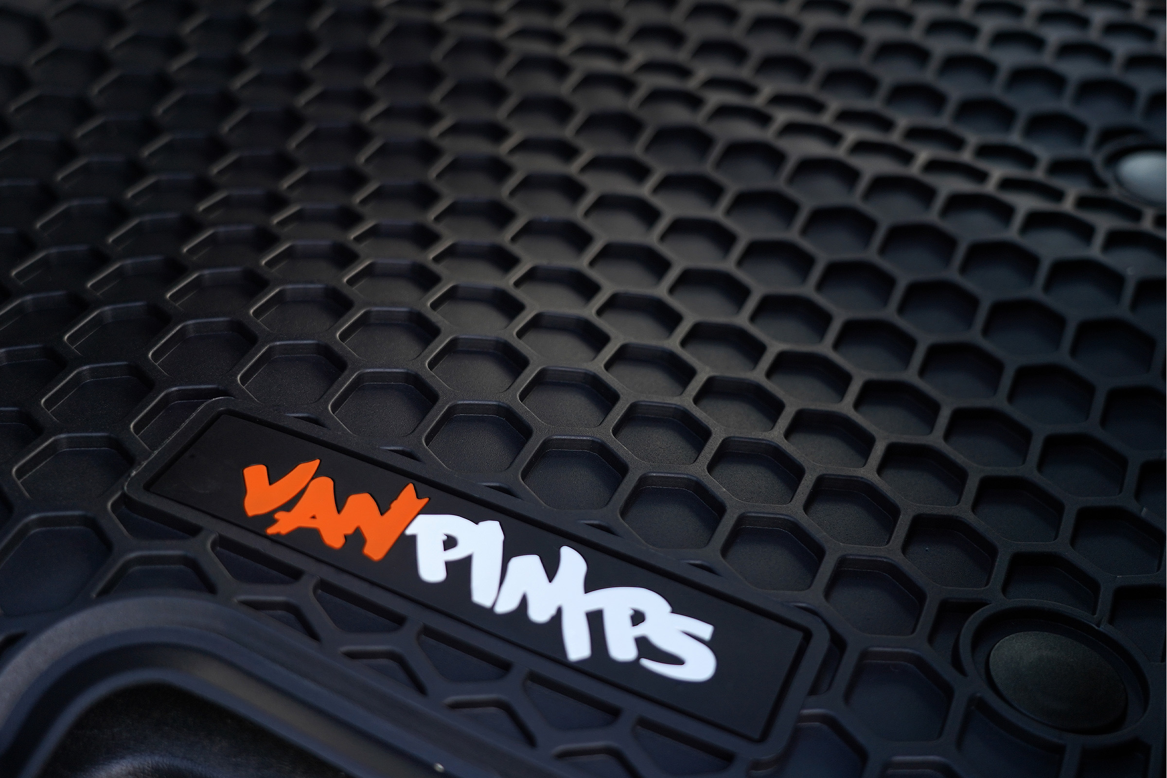 Transit Custom 24> VanPimps Heavy Duty Rubber Floor Mat (2+1) (Automatic) - Image 4