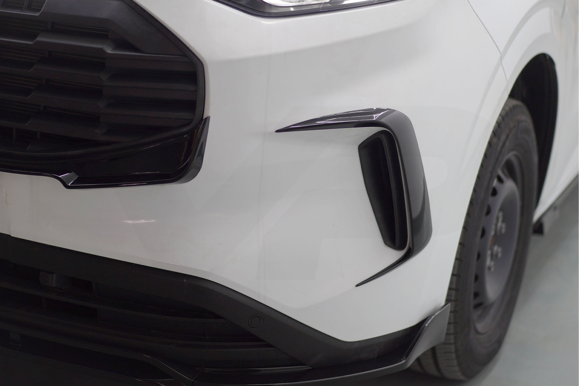 Transit Custom MK2 (2024>) Low Profile Front Canards (Gloss Black) - Image 3