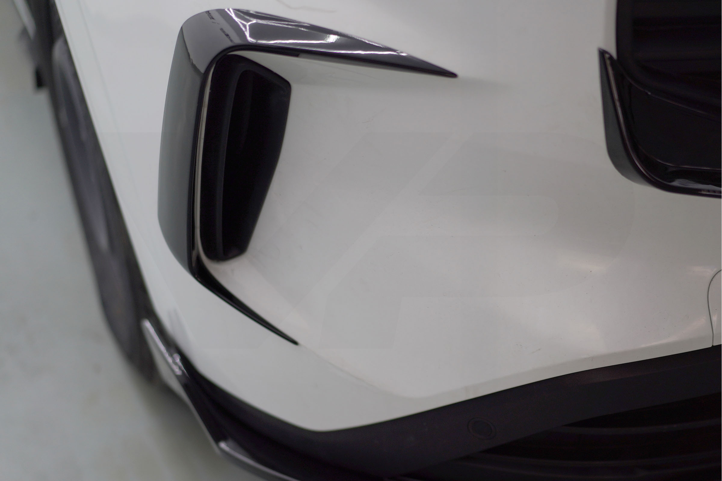 Transit Custom MK2 (2024>) Low Profile Front Canards (Gloss Black) - Image 4