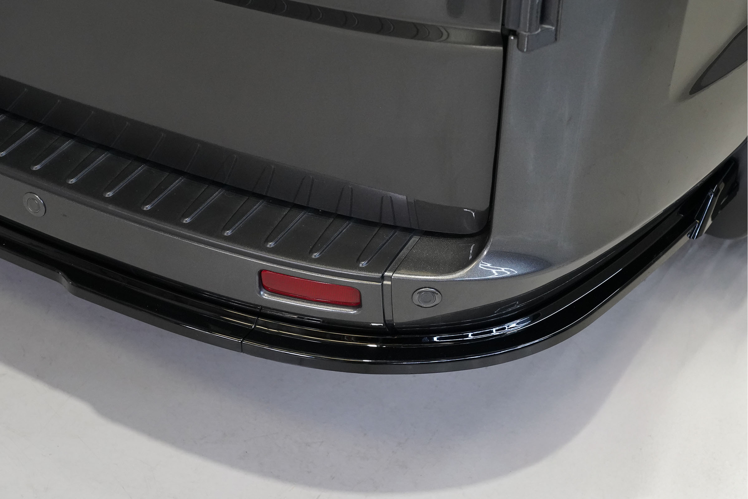 Ford Transit Custom (2018-2023) Rear Splitter - Gloss Black (3pcs) - Image 3