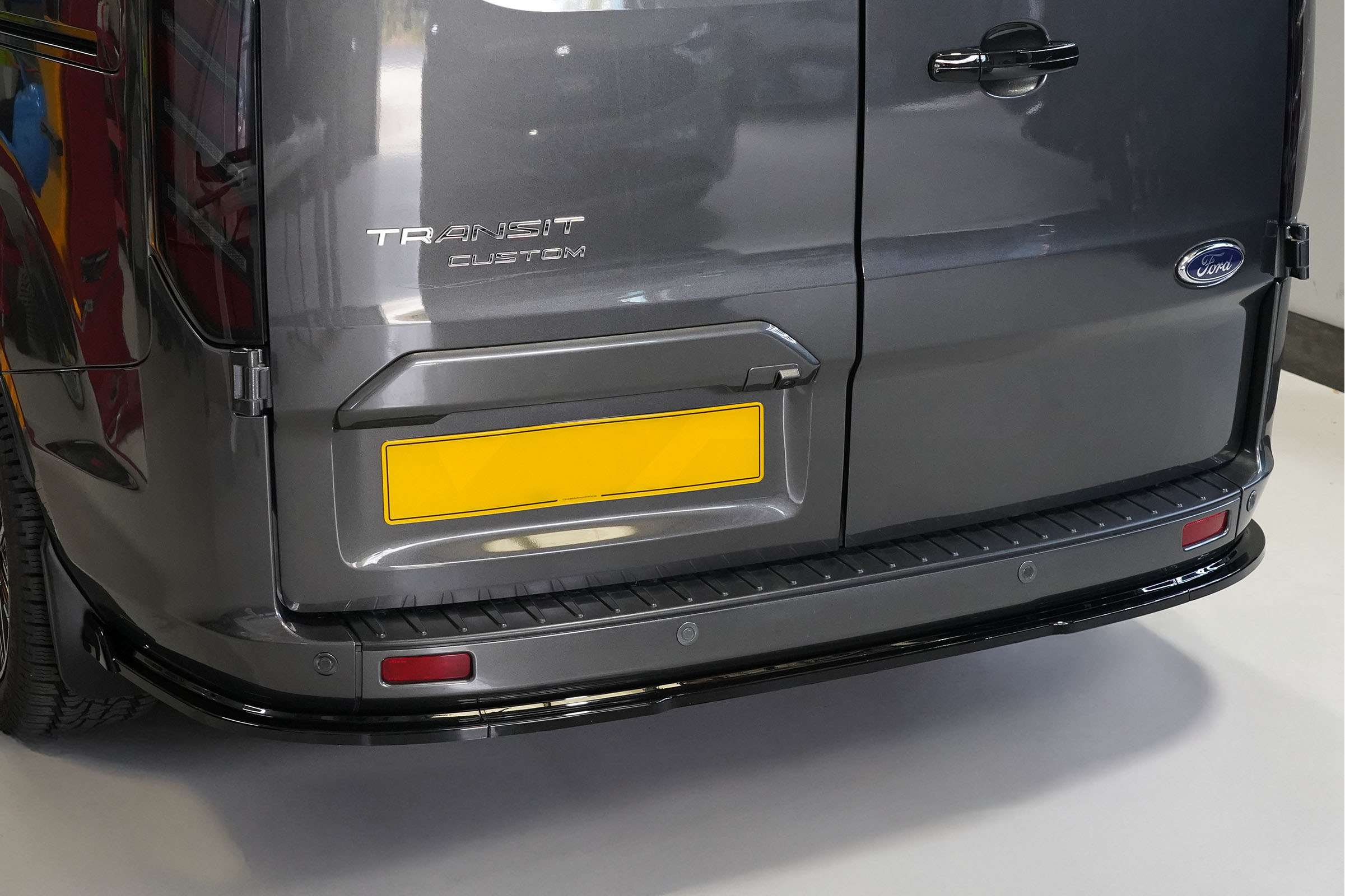 Ford Transit Custom (2018-2023) Rear Splitter - Gloss Black (3pcs) - Image 4