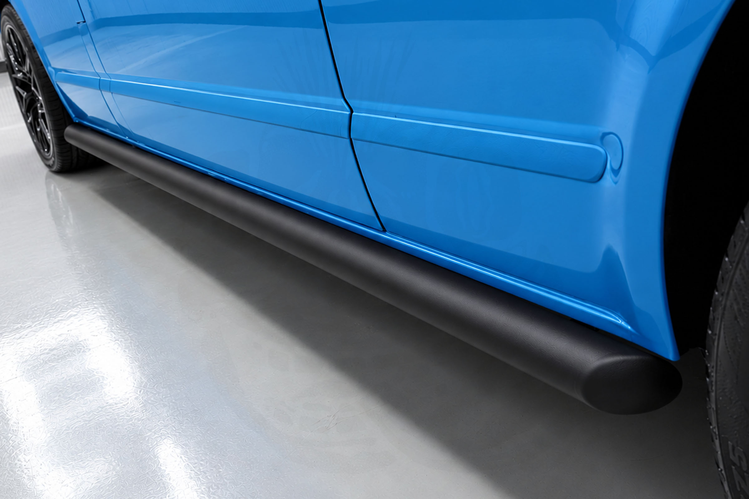 VW T7 2025> Matt Black 70mm Streamline Angled Side Bars - SWB - Image 2